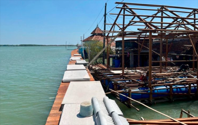 Pembangunan rumah apung tahap pertama bagi warga terdampak rob di Sayung Demak/Foto: Diskominfo Jateng